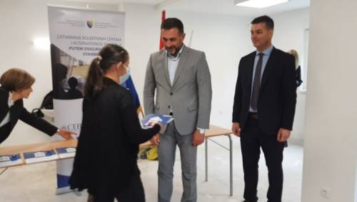 Ramić uručio ključeve stanova za osam porodica u Jablanici