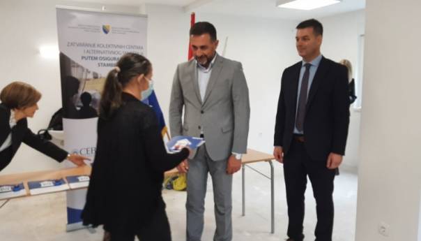 Ramić uručio ključeve stanova za osam porodica u Jablanici