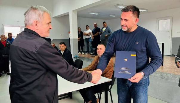 Ramić uručio ugovore: Počinje obnova 100 povratničkih kuća
