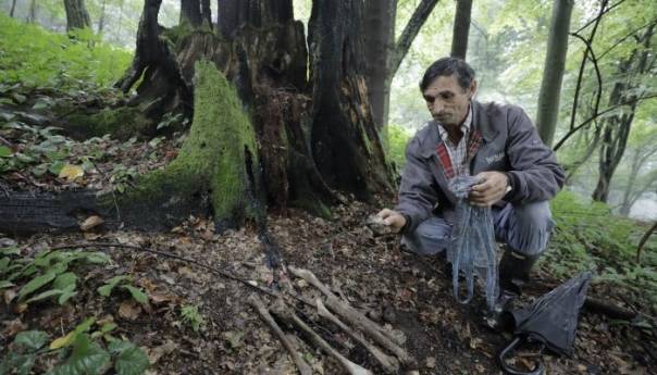 Ramiz Nukić, sakupljač kostiju žrtava genocida, teško obolio i treba pomoć