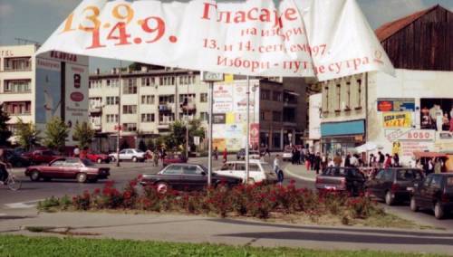 Rašić i Skoko: Predizborni plakati kičasta šarenica koja više šteti nego koristi