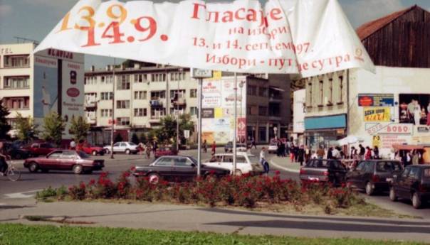 Rašić i Skoko: Predizborni plakati kičasta šarenica koja više šteti nego koristi