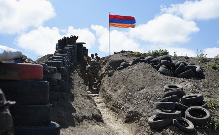 Rasplamsao se oružani sukob Azerbajdžana i Armenije