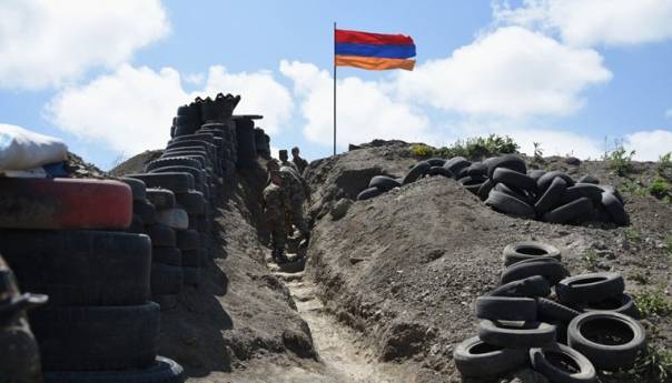 Rasplamsao se oružani sukob Azerbajdžana i Armenije