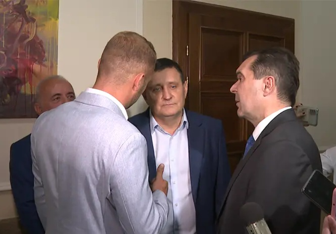 Rasplamsao se sukob u Banjaluci: Ko zapošljava 'starlete'?