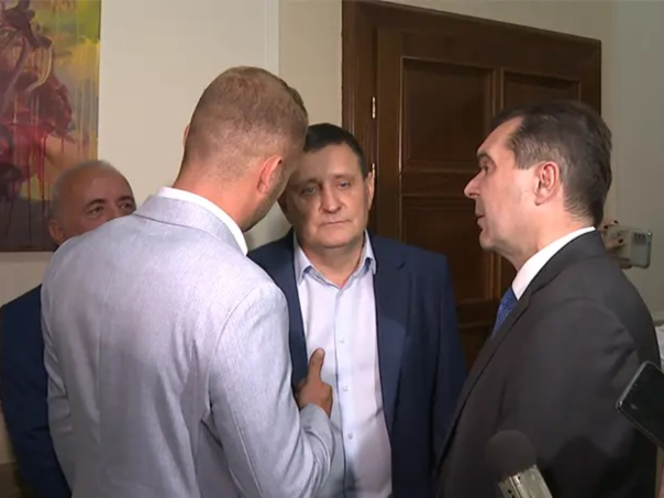 Rasplamsao se sukob u Banjaluci: Ko zapošljava 'starlete'?