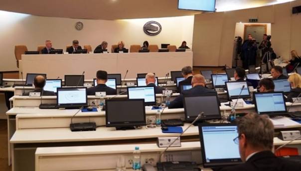 Raspravu o pravosuđu "zasjenila" rasprava o Dodiku