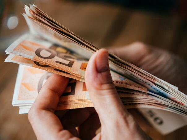 Rast plata u Evropi naglo usporio