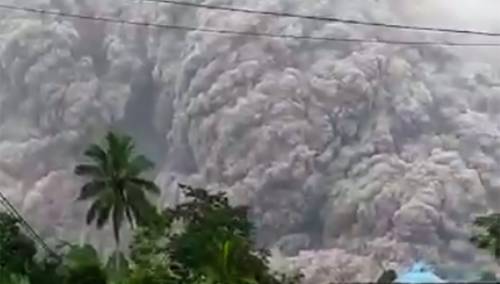 Raste broj poginulih nakon erupcije vulkana u Indoneziji