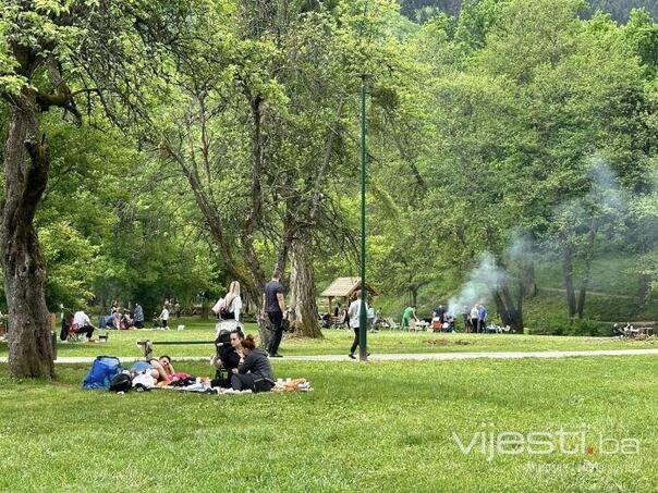 Raste opasnost od požara: Vlasti KS pozivaju na oprez u prirodi