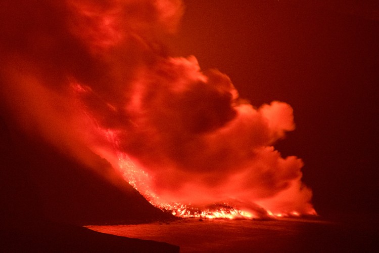 Raste ostrvo La Palma zbog ulivanja lave u okean