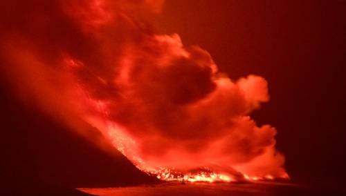 Raste ostrvo La Palma zbog ulivanja lave u okean