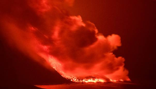 Raste ostrvo La Palma zbog ulivanja lave u okean