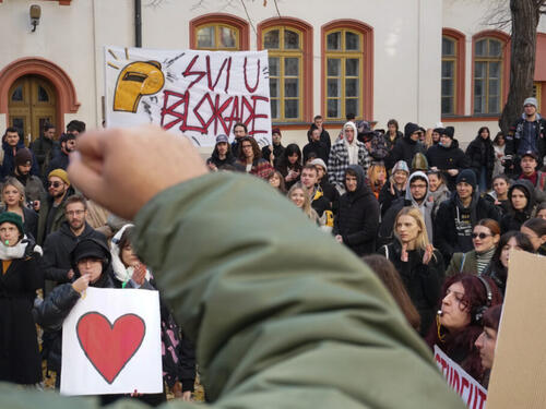 Raste revolt u Srbiji: Studenti blokirali fakultete
