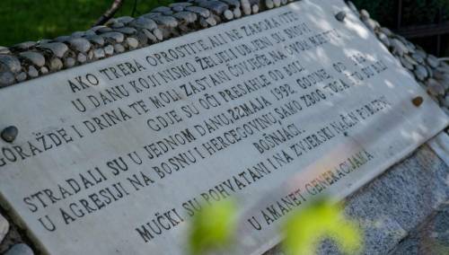 Ratni veterani iz BiH, Hrvatske i Srbije odali počast ubijenim mještanima Lozja
