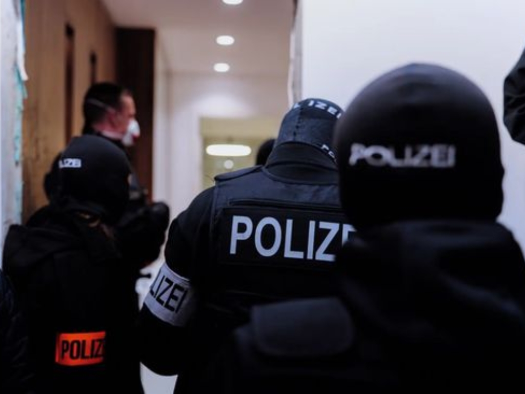 Razbijena međunarodna mreža za krijumčarenje lažnih cigareta u pet zemalja