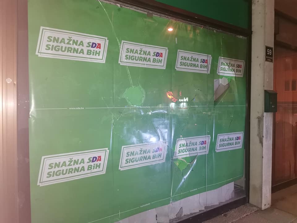 Razbijeni portali na prostorijama SDA Hadžići