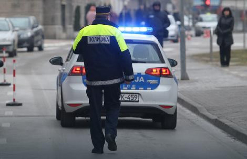 Razbio staklo na Domu zdravlja Zvornik i fizički napao policajce