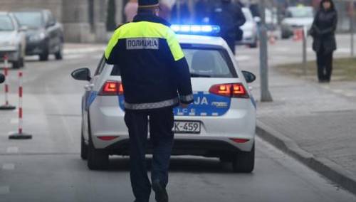 Razbio staklo na Domu zdravlja Zvornik i fizički napao policajce