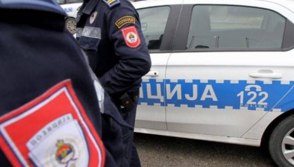 Razbojnik ušao u stan, nanio tjelesne povrede i otuđio mobitel