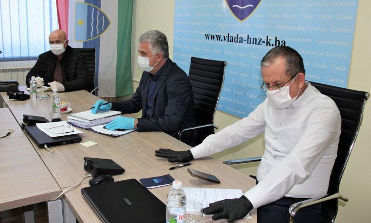 Razmatra se ograničenje kretanja unutar HNK