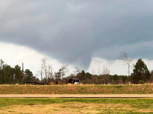 Razorna tornada haraju SAD-om: Više od 30 mrtvih
