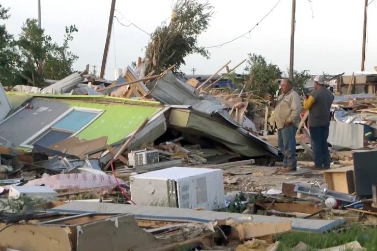 Razorni tornado pogodio grad u Teksasu, troje mrtvih, 50 povrijeđenih