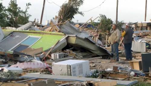 Razorni tornado pogodio grad u Teksasu, troje mrtvih, 50 povrijeđenih