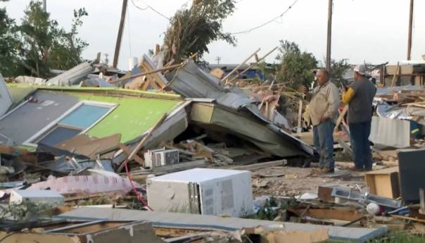 Razorni tornado pogodio grad u Teksasu, troje mrtvih, 50 povrijeđenih