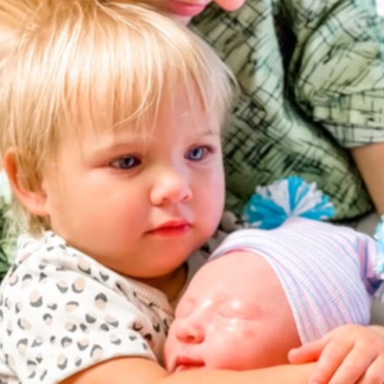 Reakcija djevojčice koja je prvi put vidjela brata je hit