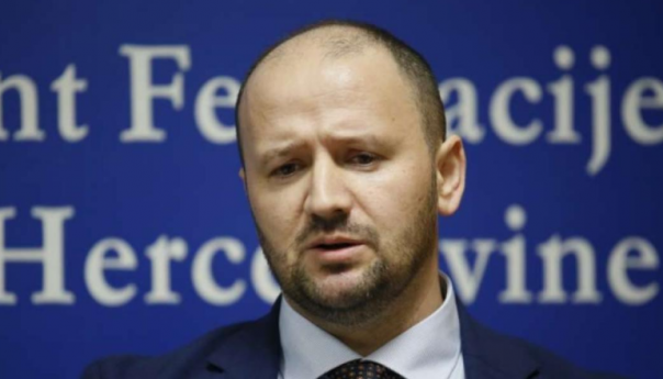 Reakcije iz SDA: Schmidt predaje Fedraciju HDZ-u