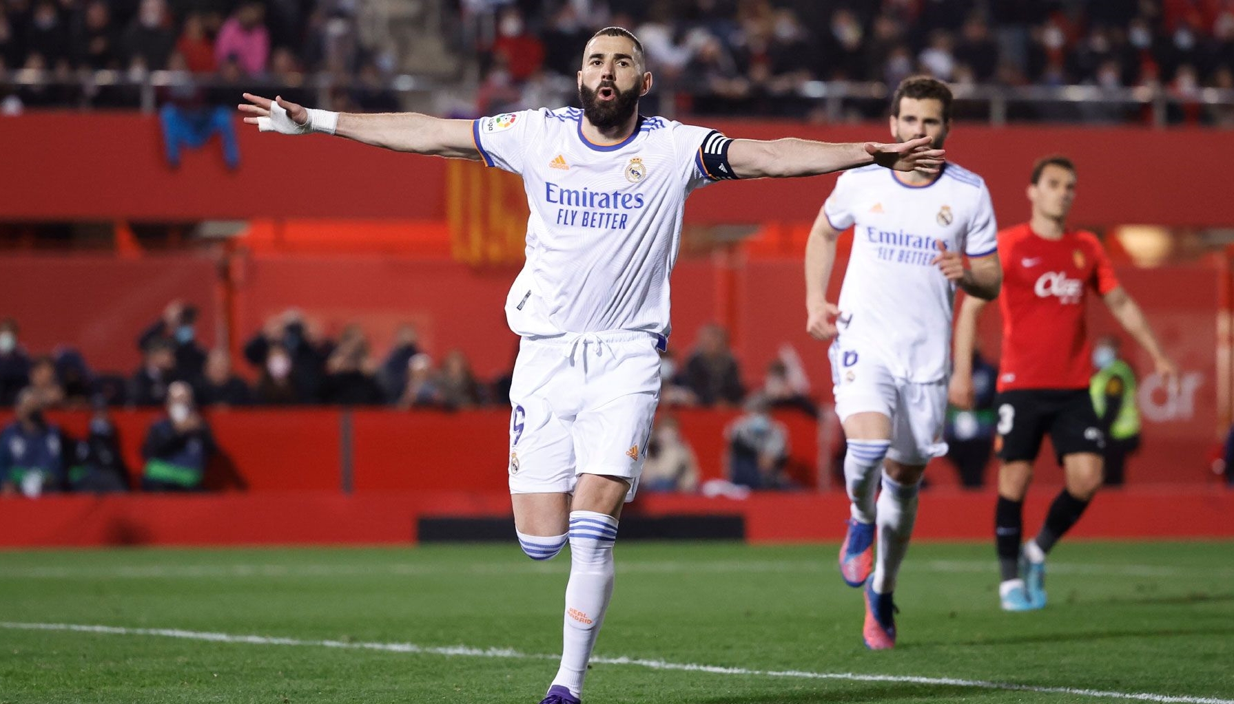 Real nastavlja koračati ka tituli, Benzema opet briljirao