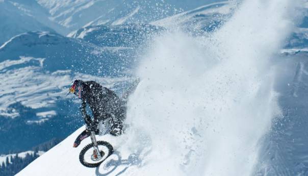 Rebeaud na snijegu demonstrirao moć električnog cross motocikla