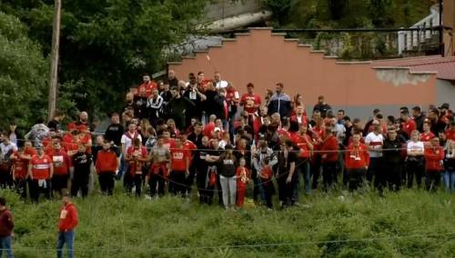 Red Army pruža podršku Rođenim u historijskom meču