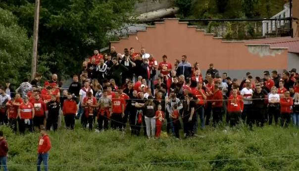 Red Army pruža podršku Rođenim u historijskom meču