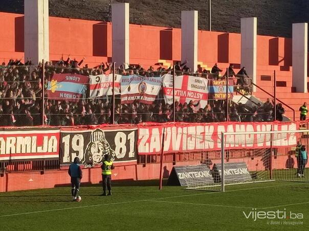 Red Army se pohvalio navijačkim transparentima nakon gostovanja Aston Ville
