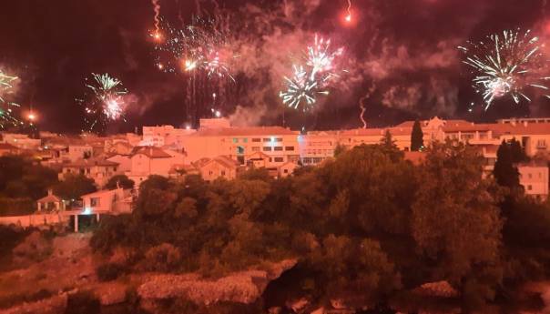 Spektakularnim vatrometom i bakljadom obilježen 100. rođendan Veleža