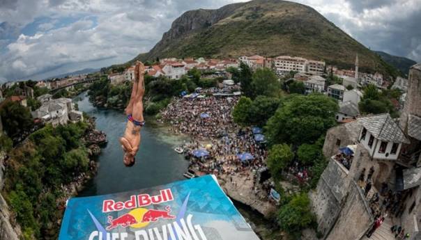 Red Bull Cliff Diving objavio prelijepe slike iz Mostara
