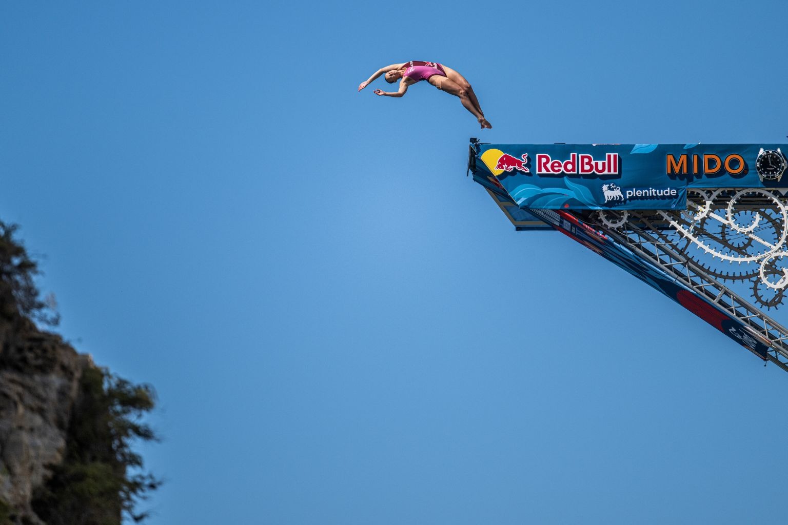 Red Bull Cliff Diving stiže u Mostar: Može li neko zaustaviti Iffland i Gimena?