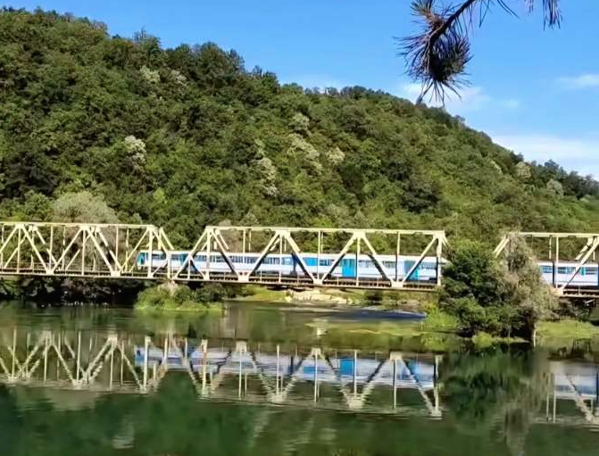 Redovni voz Bihać-Bosanska Otoka od 31. augusta, poznati termini polaska i cijene karata