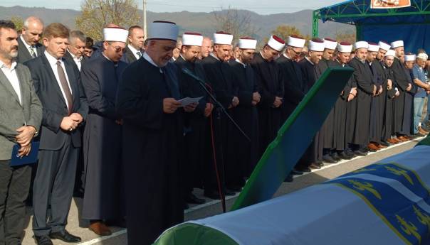 Reis Kavazović: Nemojmo ostavljati naša sela, gradove, džamije i šehitluke