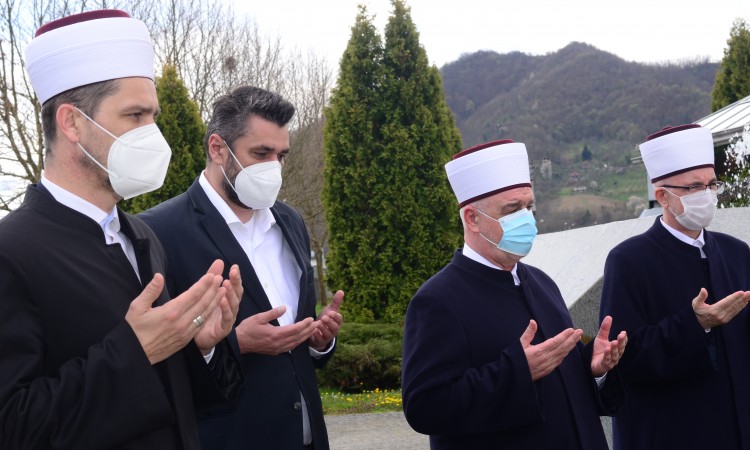 Reis Kavazović u posjeti Srebrenici i MC Potočari