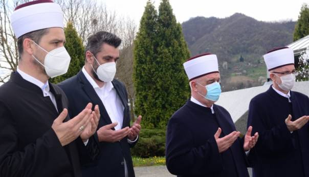 Reis Kavazović u posjeti Srebrenici i MC Potočari