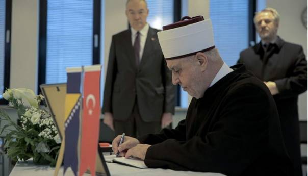 Reisul-ulema Kavazović upisao se u Knjigu žalosti u Ambasadi Turske