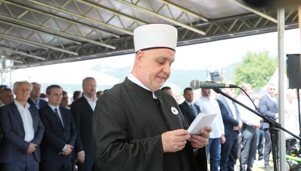 Reisul-ulema: Odbacimo zavade i zablude da ćemo se spasiti ako budemo pognuli glavu pred zlom