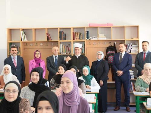 Reisul-ulema posjetio učenike Gazi Husrev-begove medrese: Islamska zajednica je ponosna na vas