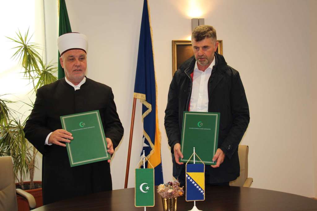 Reisul-ulema potpisao ugovore o rekonstrukciji objekata u vlasništvu Islamske zajednice u BiH
