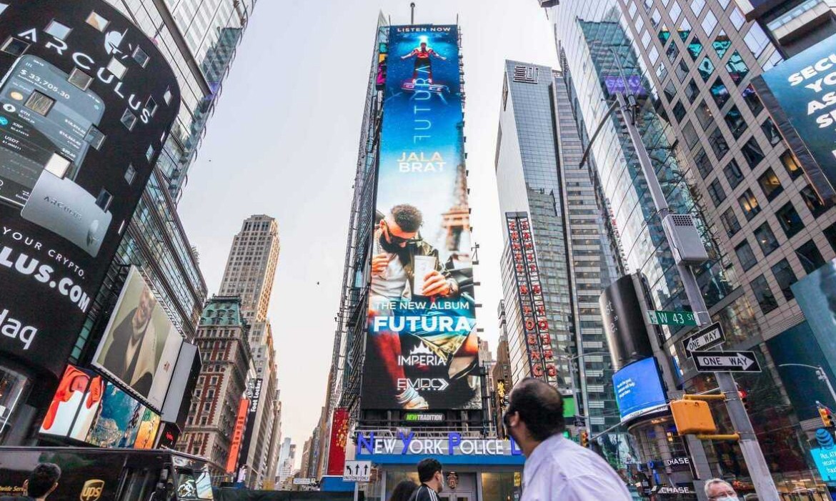 Reklama za album 'Futura' Jale Brata osvanula na Times Squareu