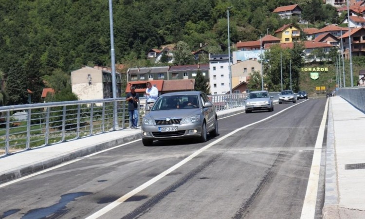 Rekonstruisani 'Most žrtava genocida u Srebrenici' pušten u promet