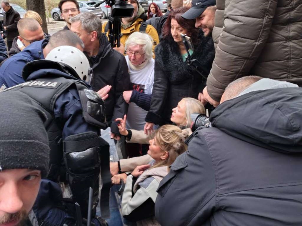 Rekordan broj napada na novinare u Srbiji, sudovi i policija "spori"